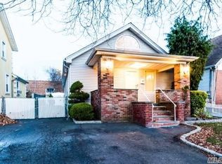 7 S 1st St, New Hyde Park, NY 11040