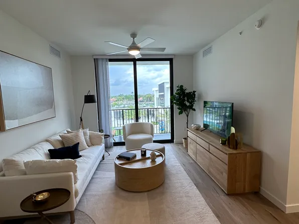 490 W 77th St #B1, Hialeah, FL 33014