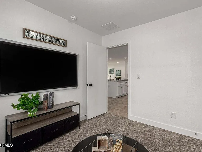 5238 S 13th Pl — Photo 11