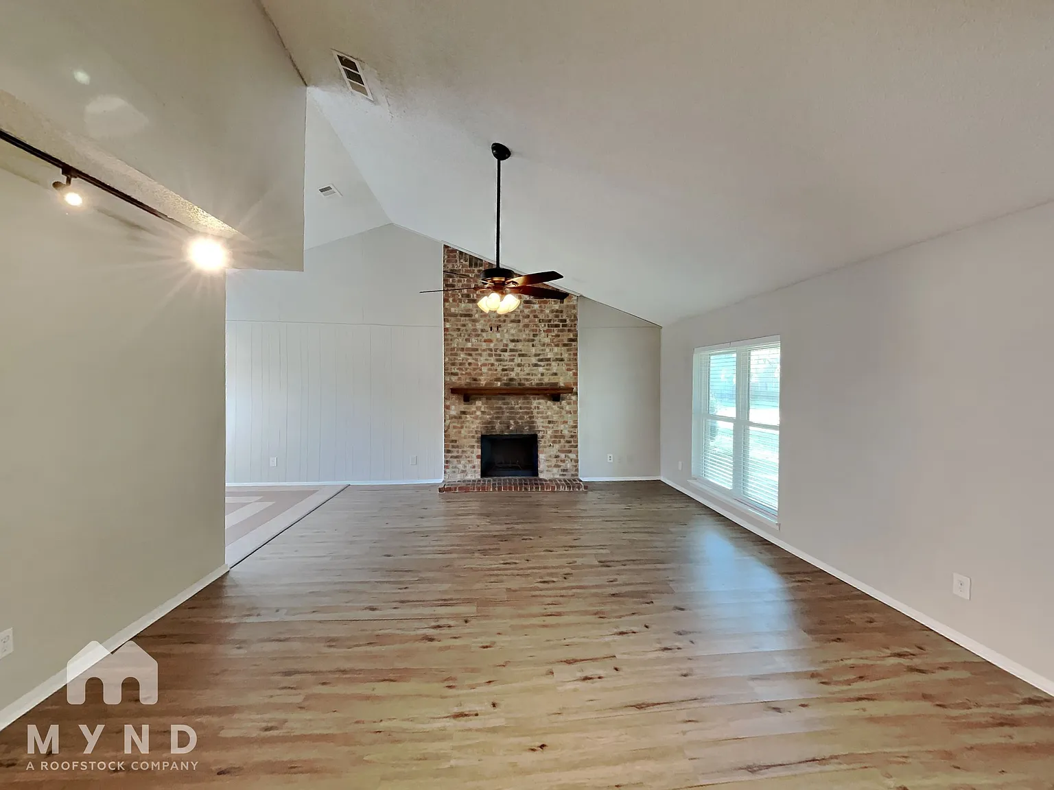 3 bed, 2.0 bath, 2008 sqft, $2,065 — Photo 4