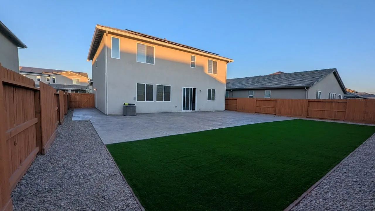 4 bed, 2495 sqft, $3,500 — Photo 2