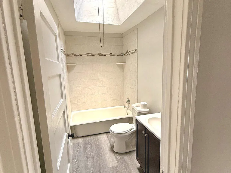 119 Whitely Ter — Photo 12