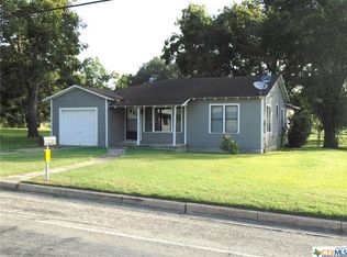 1309 N Avenue E, Shiner, TX 77984