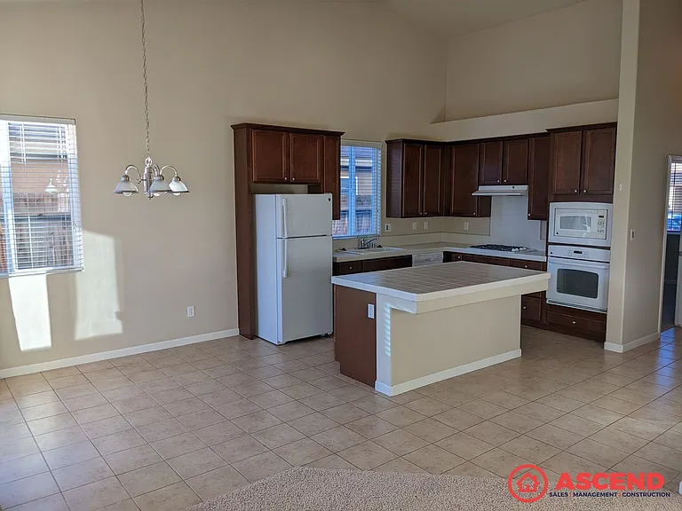 8905 Autumn Sunset Dr — Photo 3