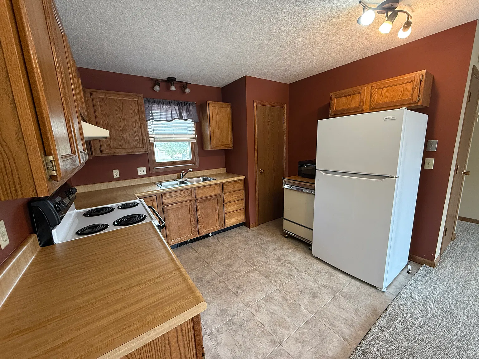 2 bed, $1,650 — Photo 4