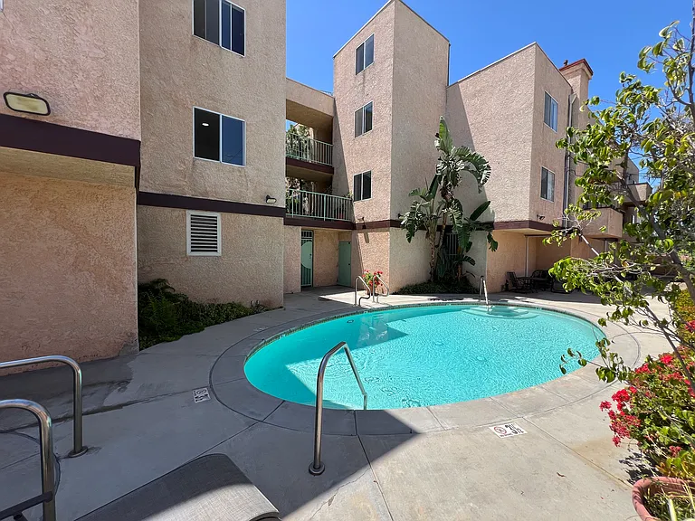 22501 Del Valle — Photo 6