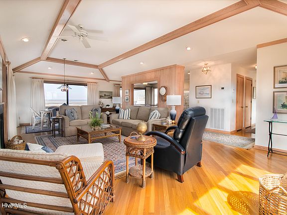 4th image of 403 Beach Road N