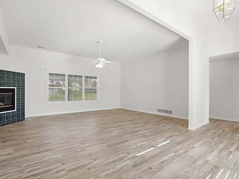3604 Chatham Dr — Photo 23