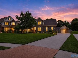 161 Redcliffe Dr, Huntsville, AL 35806