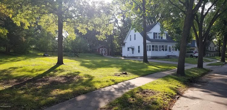 1st image of 418 E Lakeside Dr