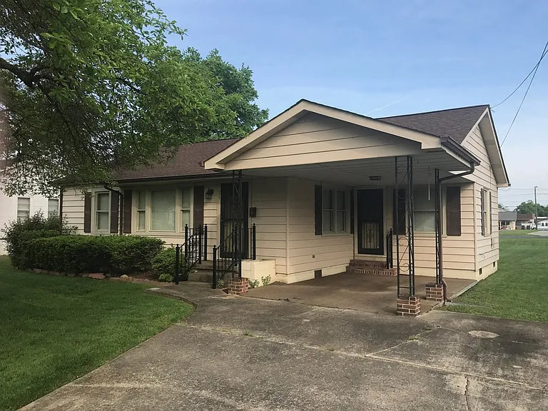 824 Oakdale Rd — Photo 1