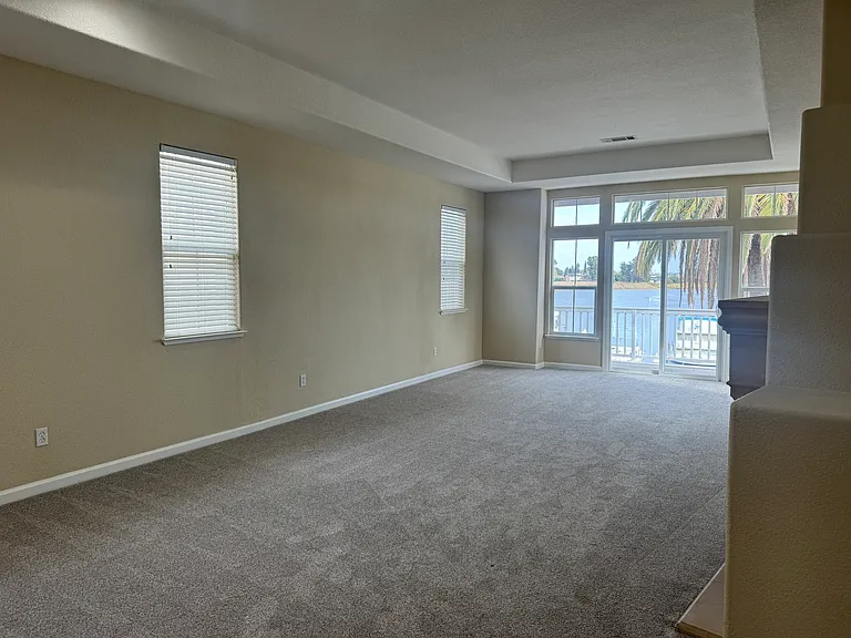1131 Park Ln — Photo 17
