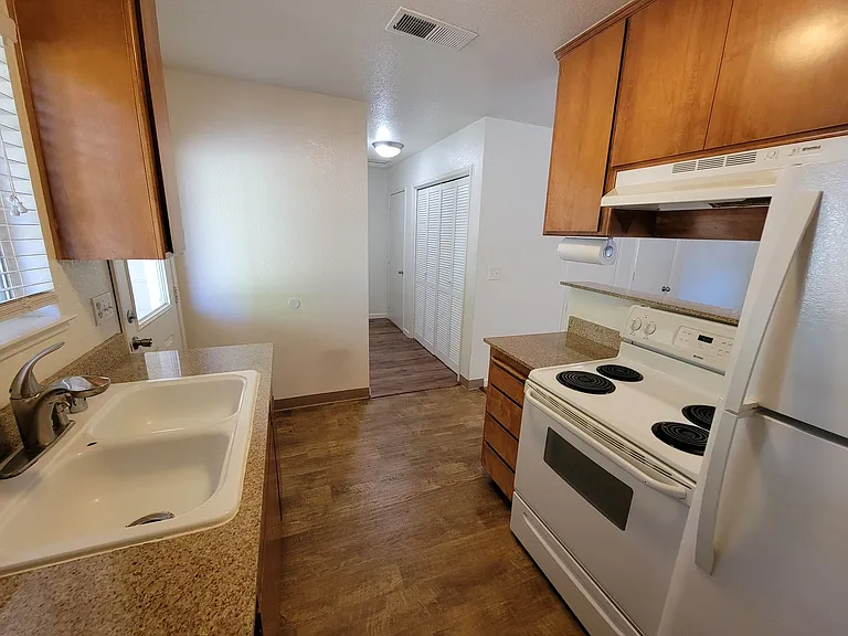 2055 Amanda Way #7 — Photo 9