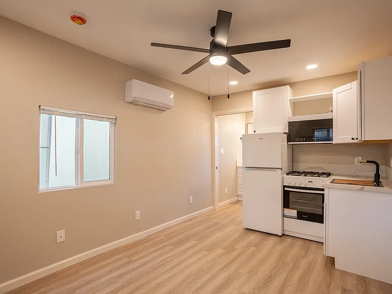 946 Cherry St #10 — Photo 1