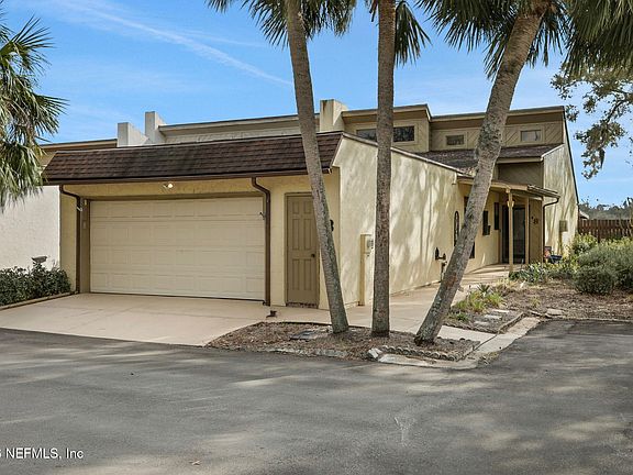 3rd image of 8 FOX VALLEY Drive
