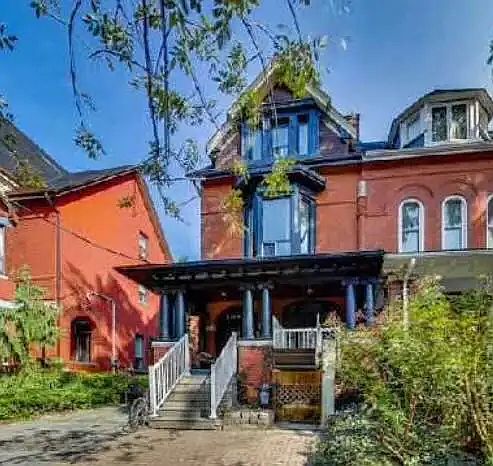 1st image of 373 Markham St #5