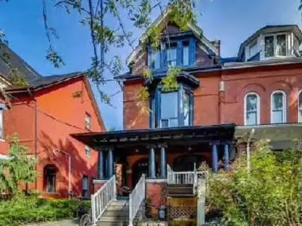 373 Markham St #5, Toronto, ON M6G 2K8