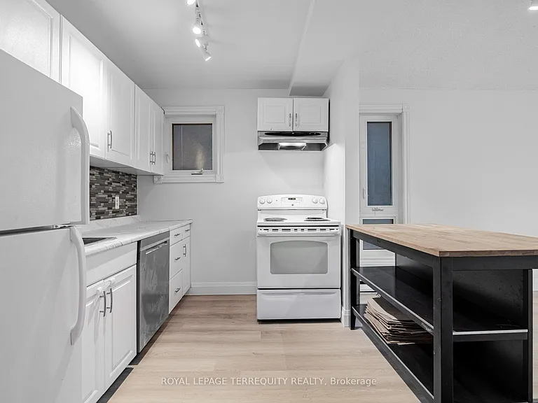 41 Summerhill Ave #2 — Photo 12