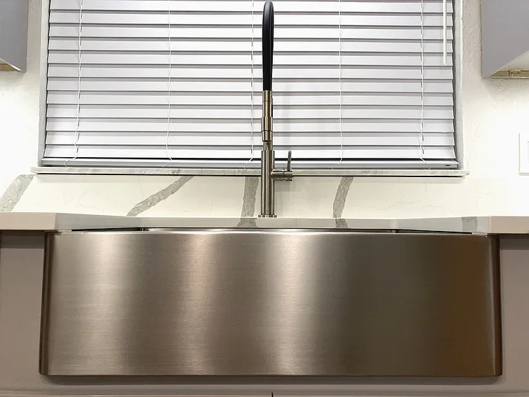 Farmhouse sink