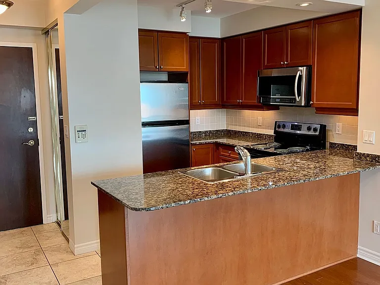 88 Promenade Cir #303 — Photo 6