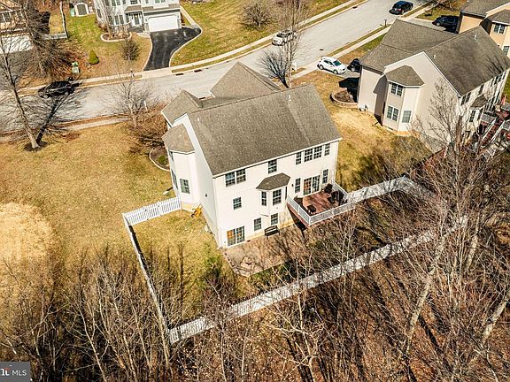 5th image of 107 Luzak St