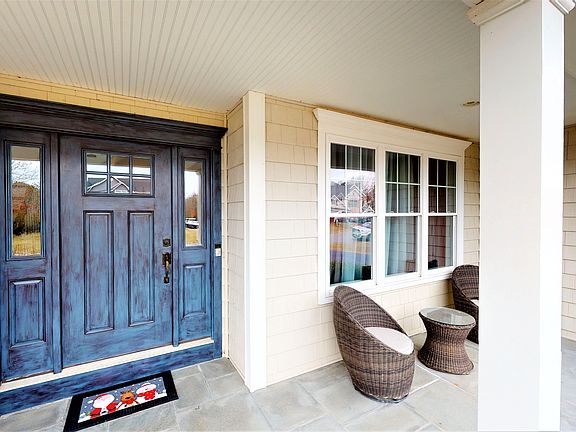3rd image of 26 Blackberry Ln