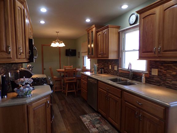 4th image of 608 W Medina St