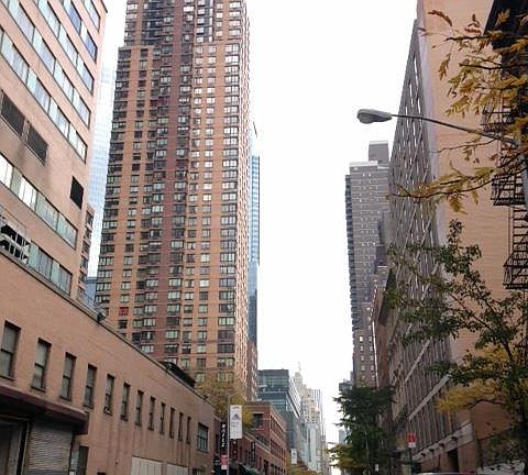 3rd image of 450 W 58th St APT 2L