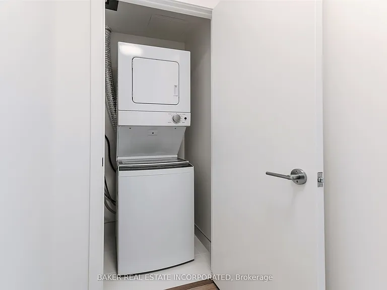 223 Redpath Ave #202 — Photo 15