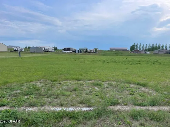 204 Ackerman Dr, Devils Lake, ND 58301