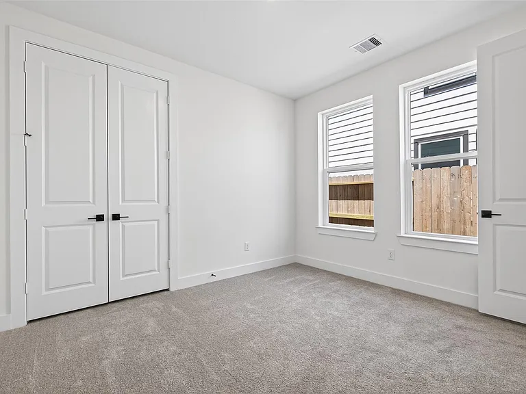 702 Sonfield Dr — Photo 33