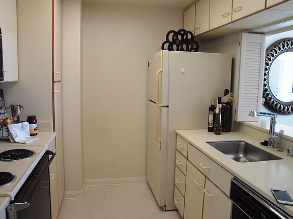 3rd image of 1 Baldwin Ave APT 806