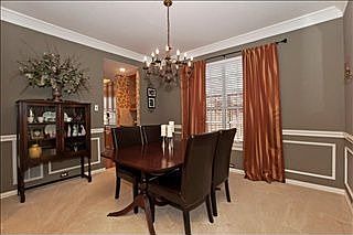 4th image of 2825 Lake Crest Dr