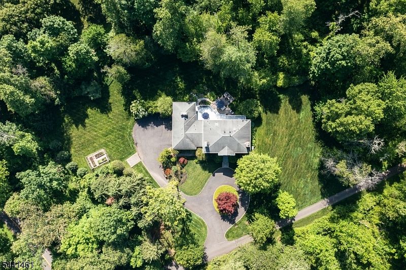 1st image of 77 Pleasantville Rd