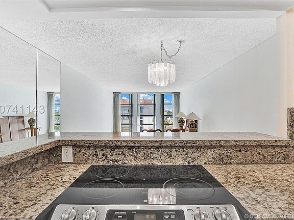 3rd image of 2000 Atlantic Shores Blvd APT 517