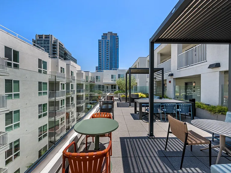 Sundeck Lounge at G12 Apartments in Los Angeles, CA 90015