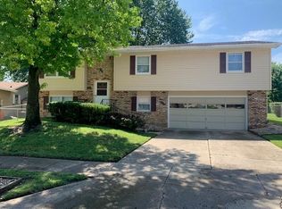 4661 E Willowbrook Ln, Decatur, IL 62521