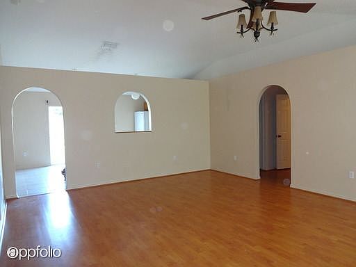 5th image of 1727 Santee Ave
