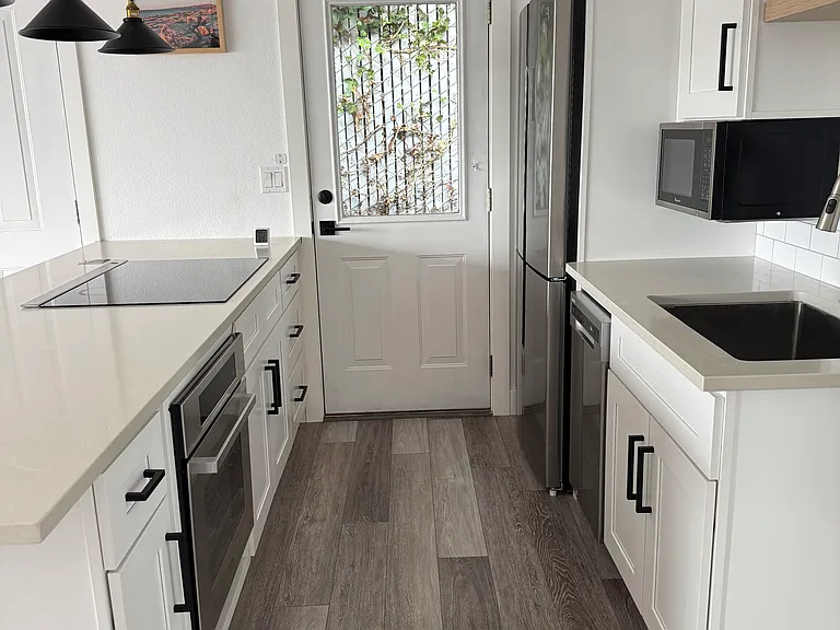 2102 NW Kelly Dr #17 — Photo 3