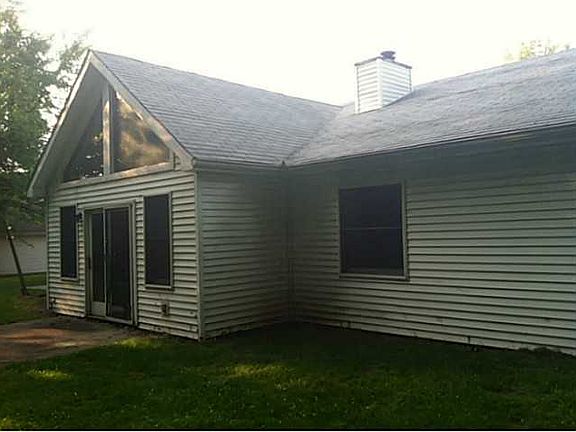 2nd image of 710 Heller St