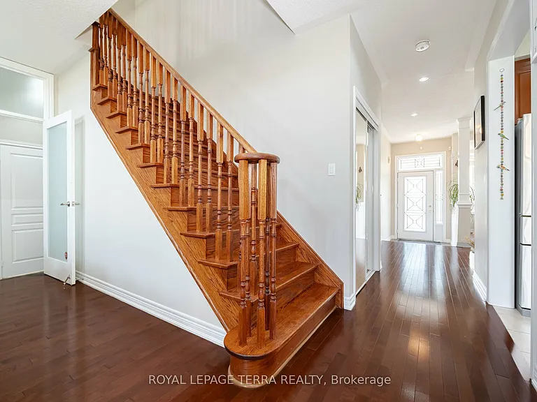 30 Eatonville St #UPPER — Photo 25