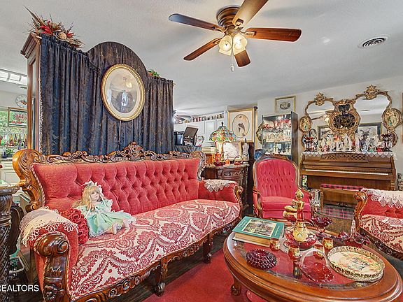 4th image of 324 Fenway Dr