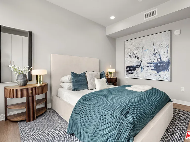 7428 Santa Monica Blvd #301 — Photo 18