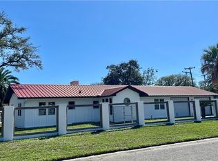 2005 Bay Ave, Rockport, TX 78382