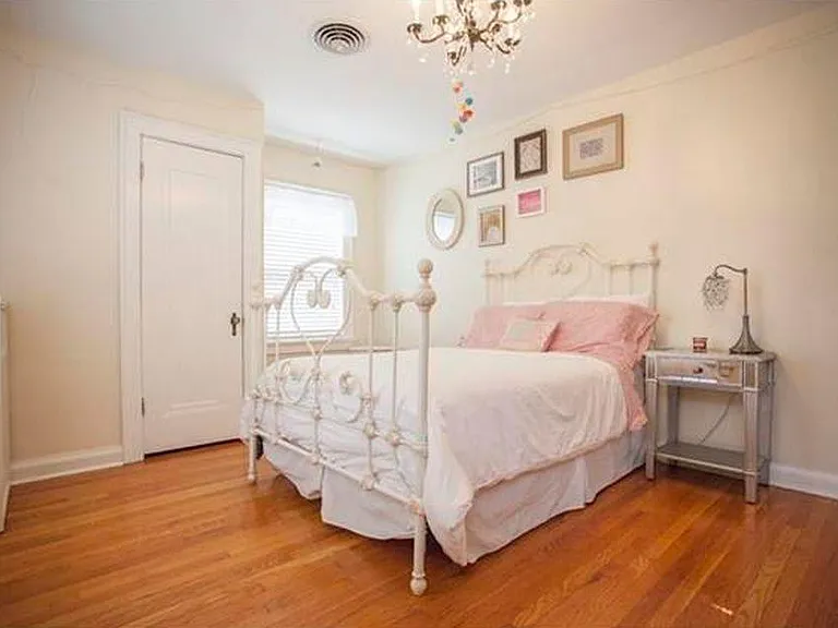 555 Stratford Ave — Photo 15