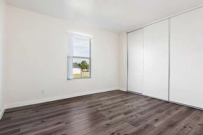 10848 Victory Blvd #23 — Photo 8