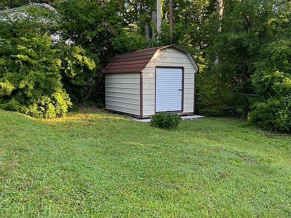 5th image of 304 Shoreline Cir