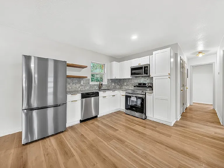 615 Parkwood Dr — Photo 8