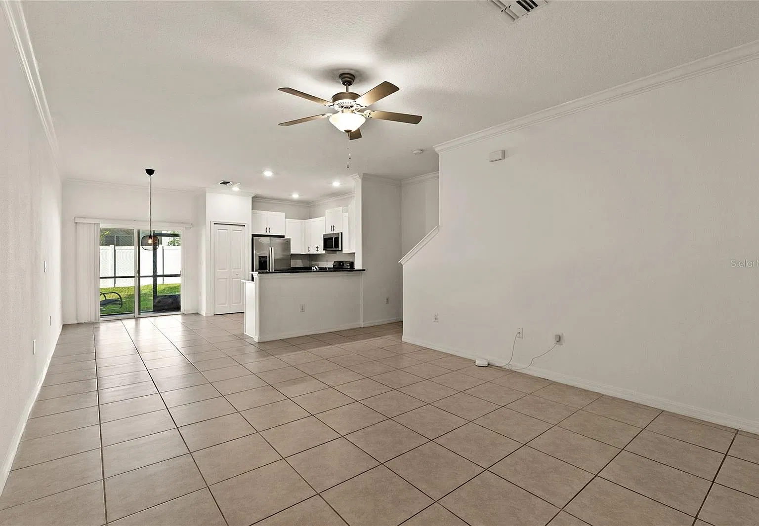3 bed, 2.5 bath, 1634 sqft, $2,400 — Photo 4