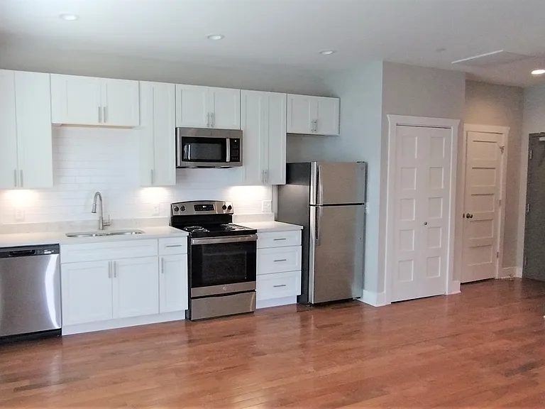 307 S 11th St #202 — Photo 1